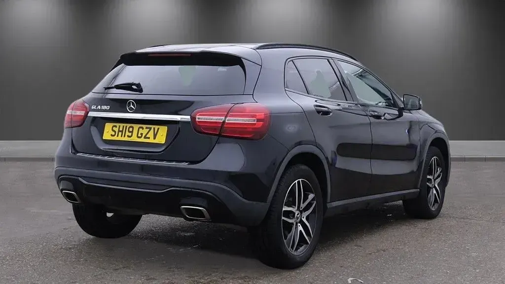 Used Mercedes GLA180 Urban 122 HP (89 kW) 2019 Black SUV
