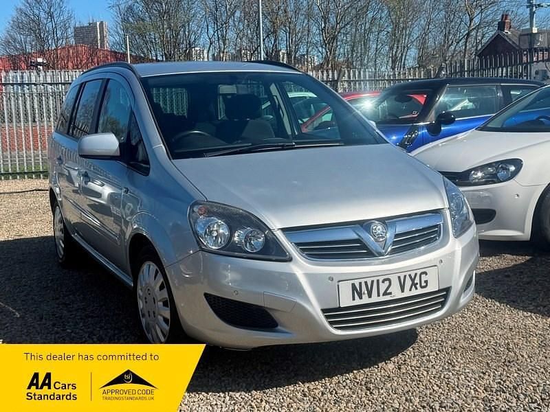 Second-hand Vauxhall Zafira 115 CP (84 kW) 2012 Argintiu Monovolum