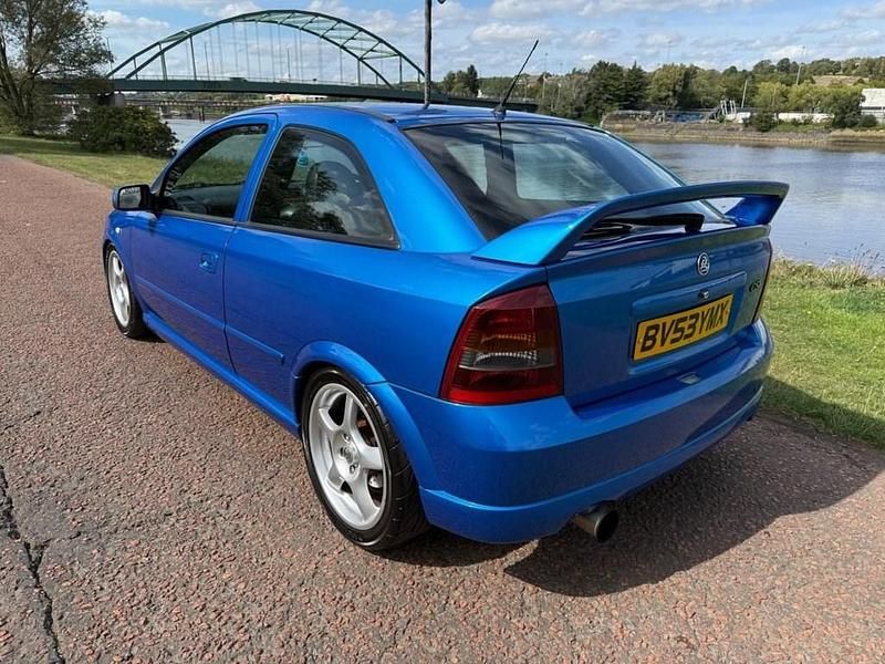 Used Vauxhall Astra 196 HP (144 kW) 2003 Blue Hatchback