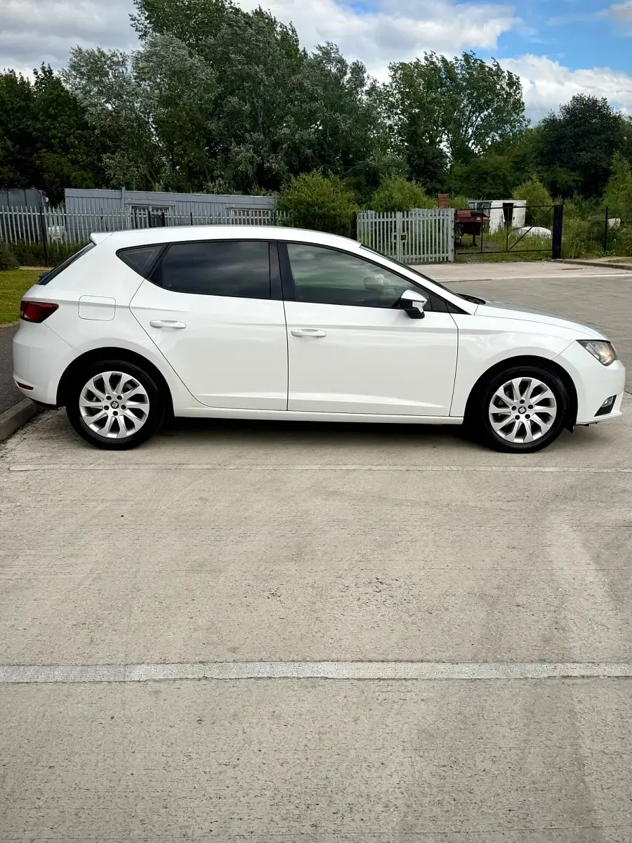 Used Seat Leon SE 105 HP (77 kW) 2013 White Hatchback