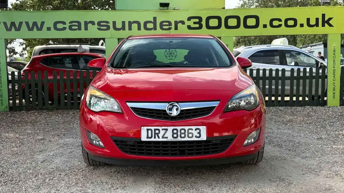 Used Vauxhall Astra SRi 100 HP (73 kW) 2012 Red Hatchback