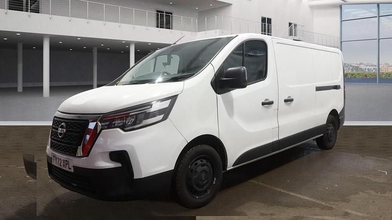 White Used 2022 Nissan Primastar Visia MPV | £12,995 (Fair price) - Image 1/3