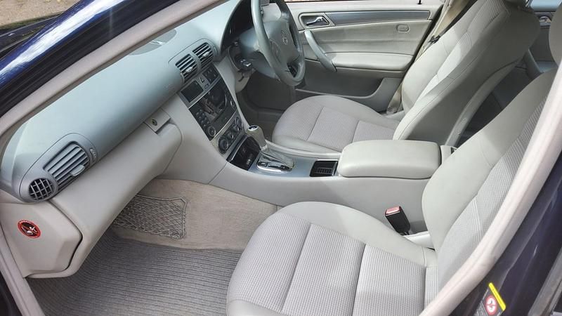 Begagnad Mercedes C220 Avantgarde 2007 Blå Sedan