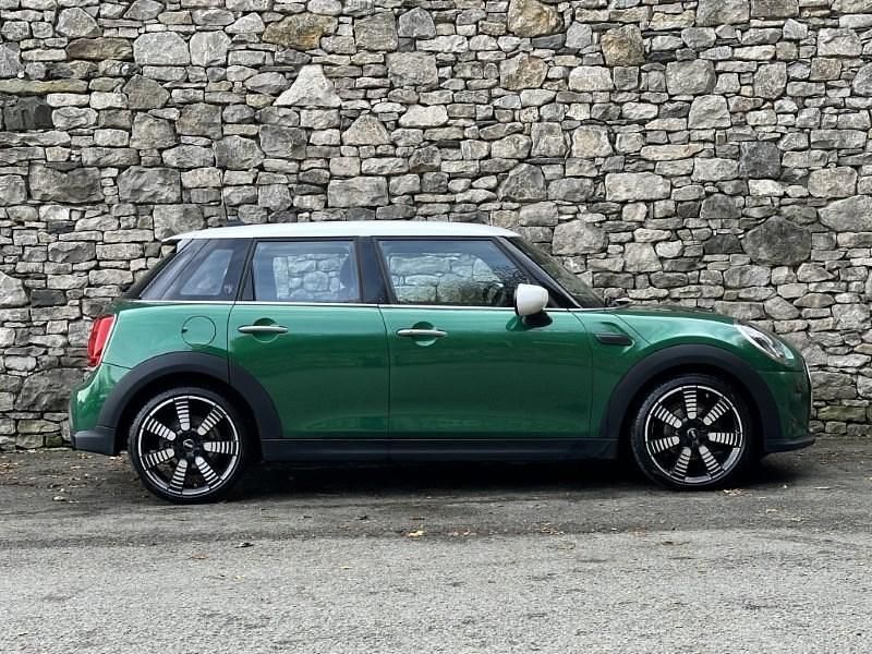 Used Mini Cooper Exclusive 134 HP (98 kW) 2023 Green Hatchback
