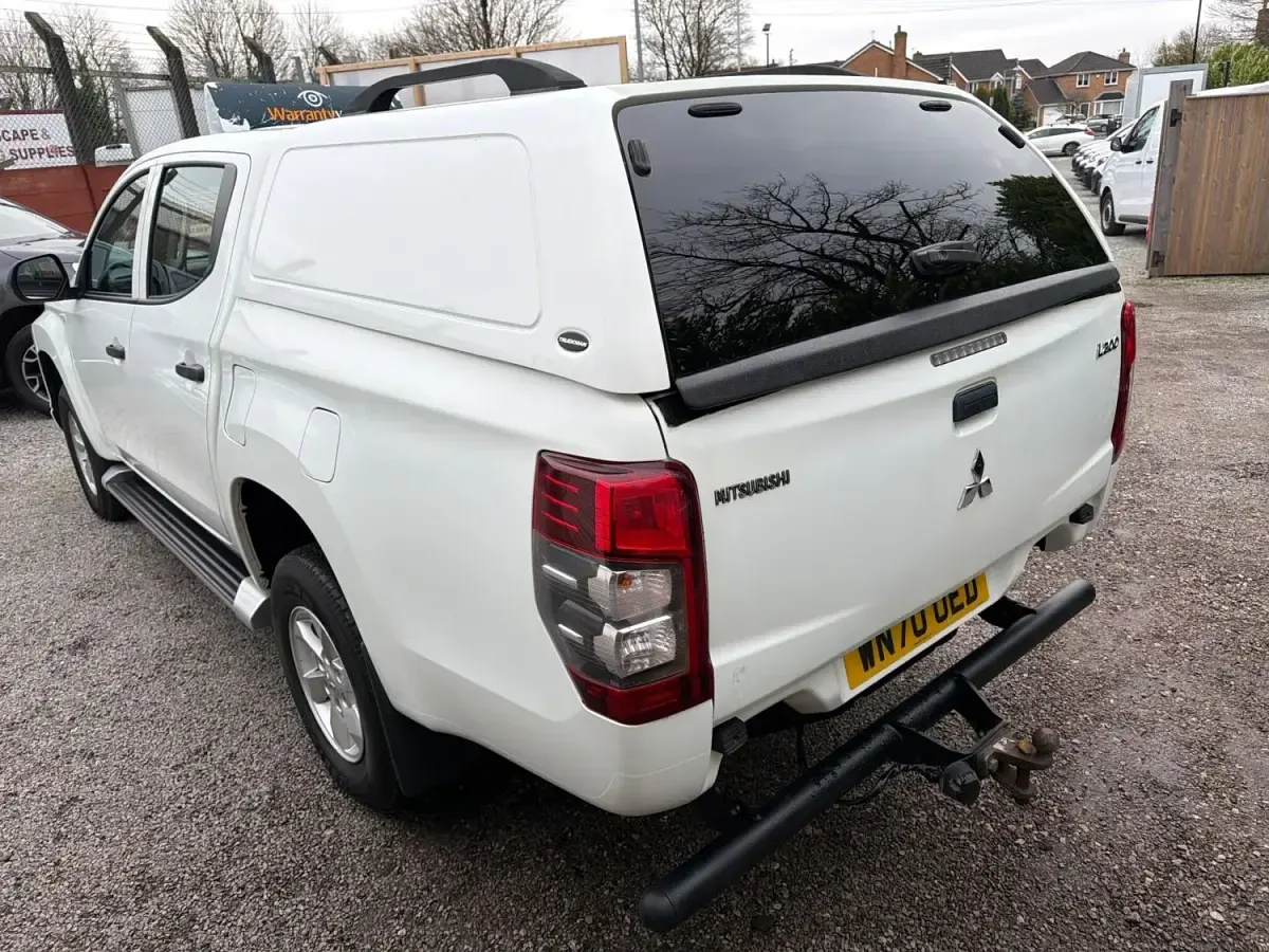Używany Mitsubishi L200 150 KM (110 kW) 2020 Biały Pickup