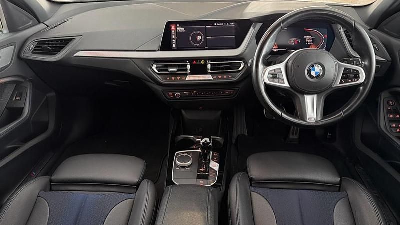 Used BMW 118 M Sport 134 HP (98 kW) 2022 White Hatchback