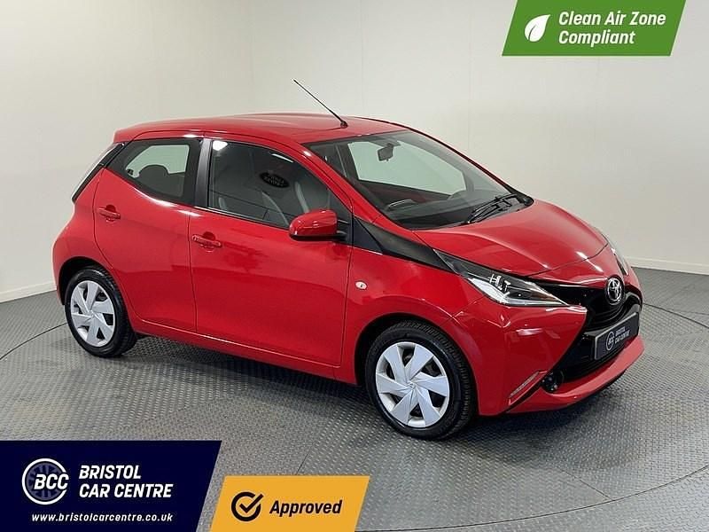 Used Toyota Aygo X-play 69 HP (50 kW) 2016 Red Hatchback