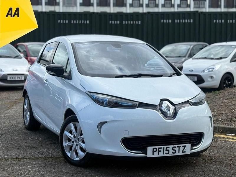 Used Renault Zoe Dynamique 64 kW (88 HP) 2015 White Hatchback