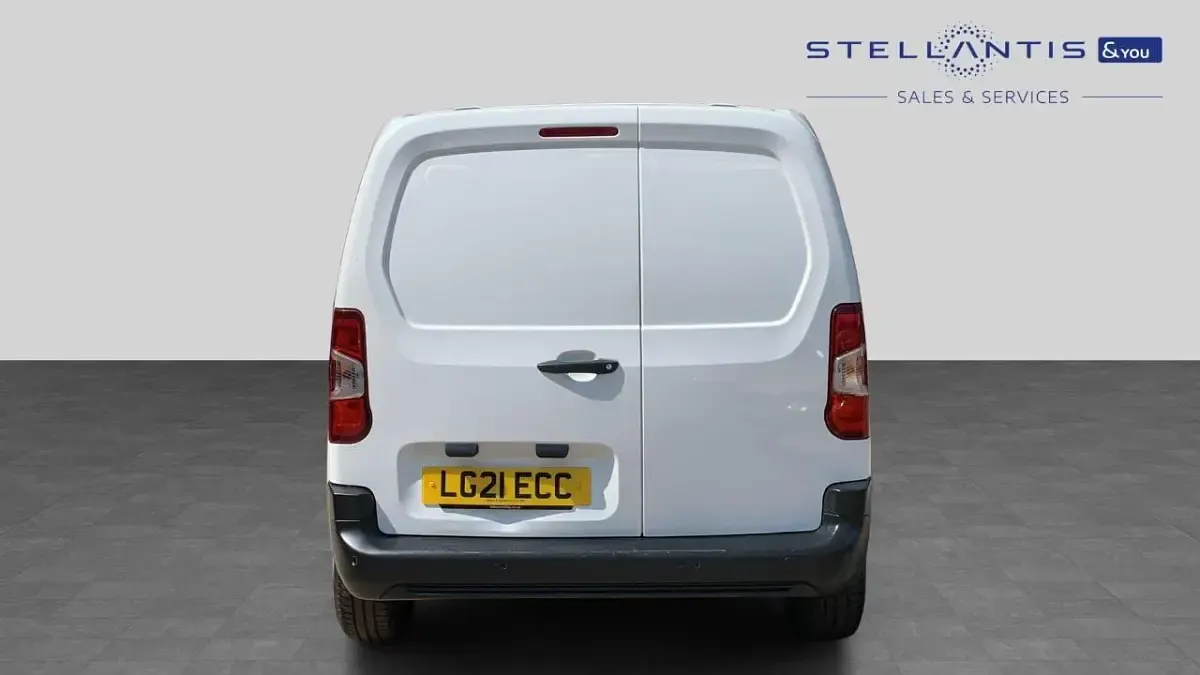 Used Citroën Berlingo 101 HP (74 kW) 2021 White MPV
