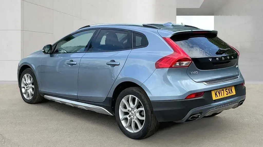 Used Volvo V40 2017 Blue Hatchback