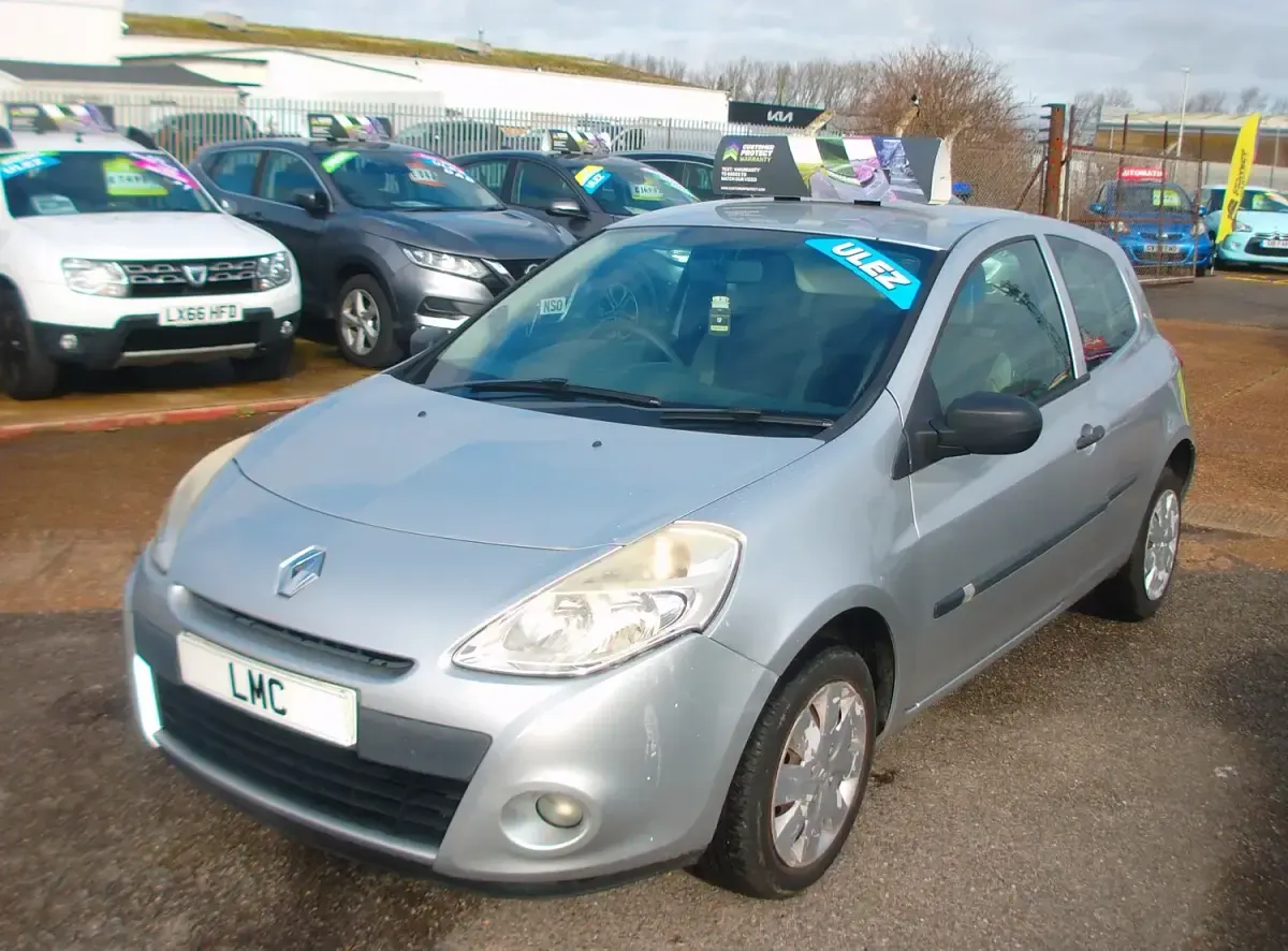 Used Renault Clio Extreme 73 HP (53 kW) 2009 Silver Hatchback