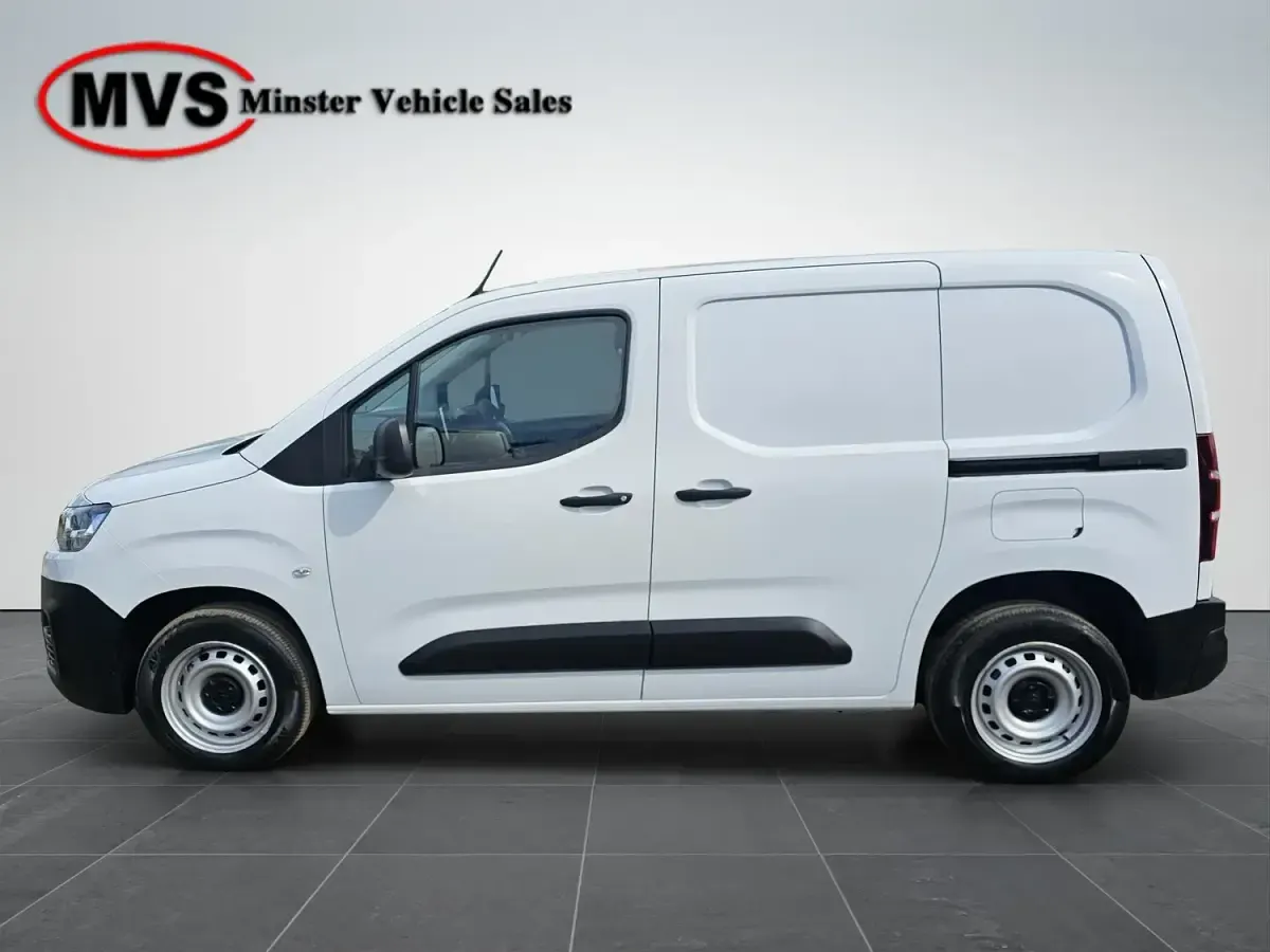Used Citroën Berlingo 100 HP (73 kW) 2023 White MPV