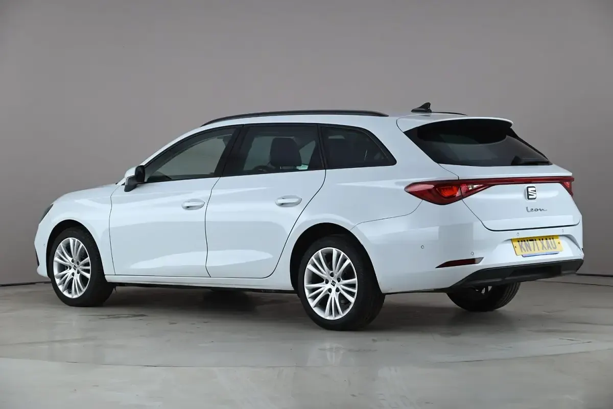 Used Seat Leon SE Dynamic 115 HP (84 kW) 2021 White Estate
