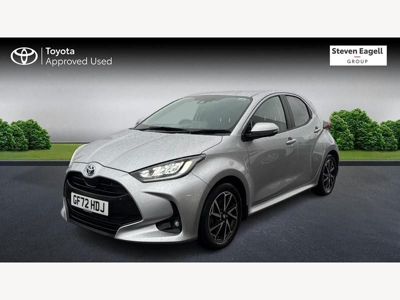 Used Toyota Yaris Hybrid Design 114 HP (83 kW) 2022 Silver Hatchback