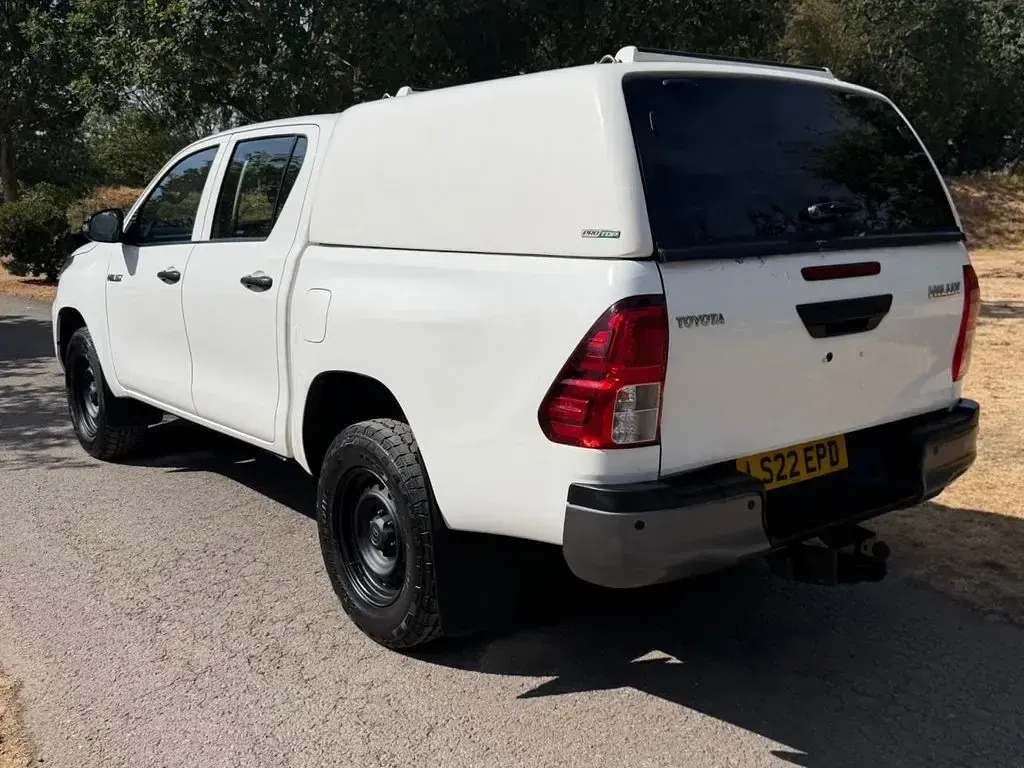 Used Toyota HiLux Active 150 HP (110 kW) 2022 White Pickup