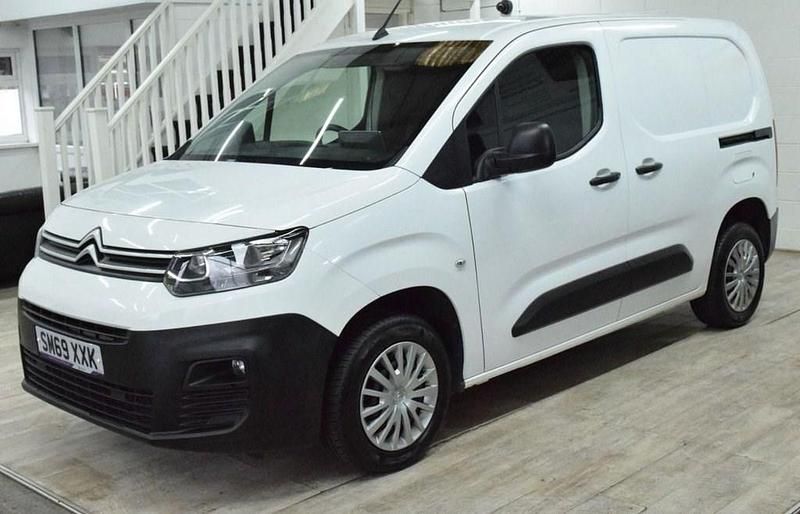 Used Citroën Berlingo 75 HP (55 kW) 2020 White MPV