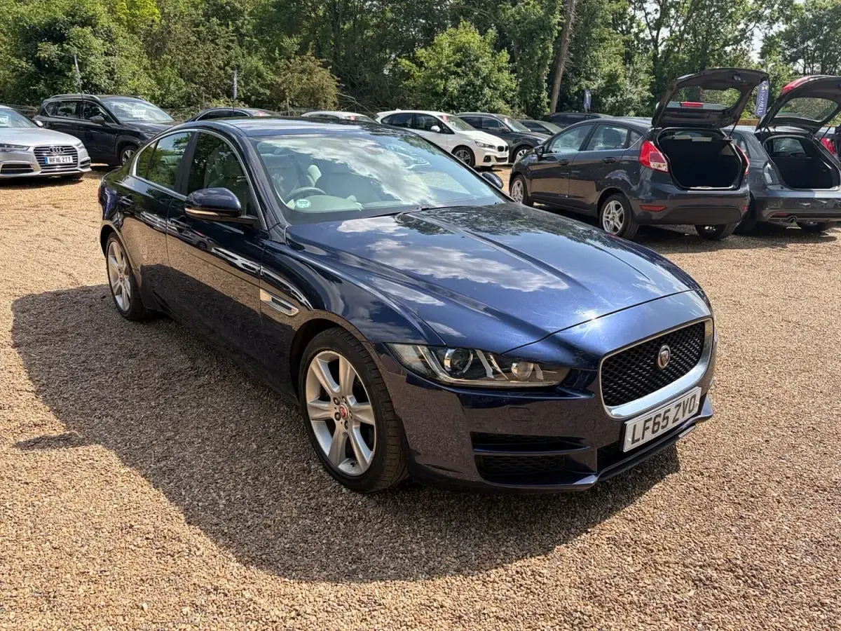 Used Jaguar XE Portfolio 180 HP (132 kW) 2015 Blue Sedan
