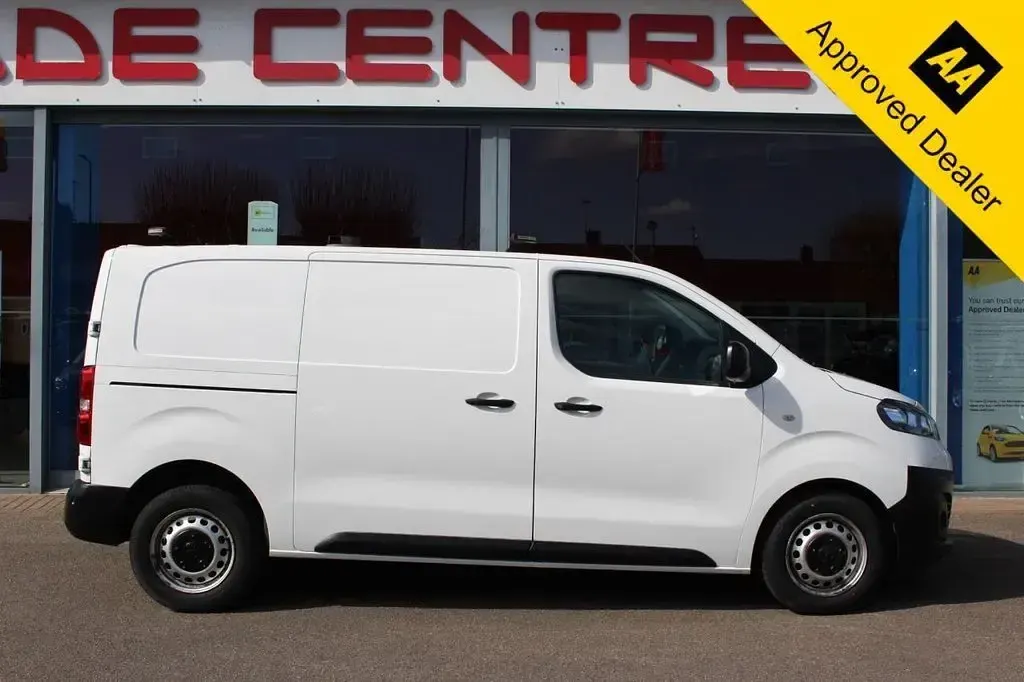 Used Vauxhall Vivaro Edition 100 HP (73 kW) 2019 White MPV