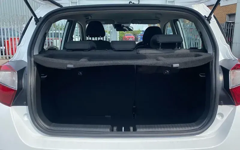 Used Hyundai i10 SE 67 HP (49 kW) 2023 White Hatchback