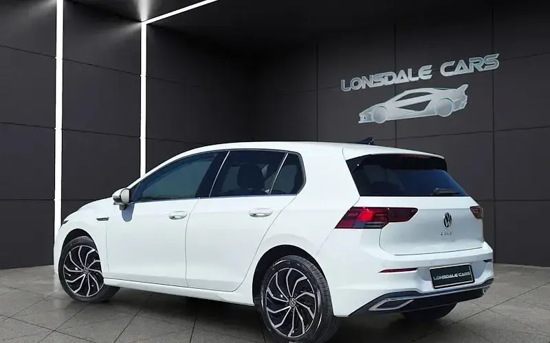 Usado VW Golf VIII Edition 131 HP (96 kW) 2023 Branco Citadino