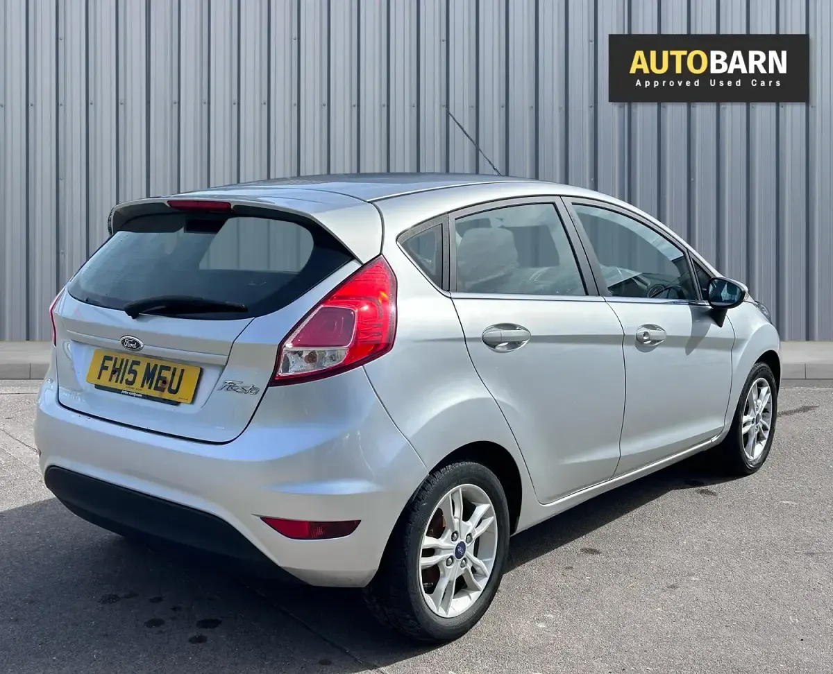 Used Ford Fiesta Zetec 82 HP (60 kW) 2015 Silver Hatchback
