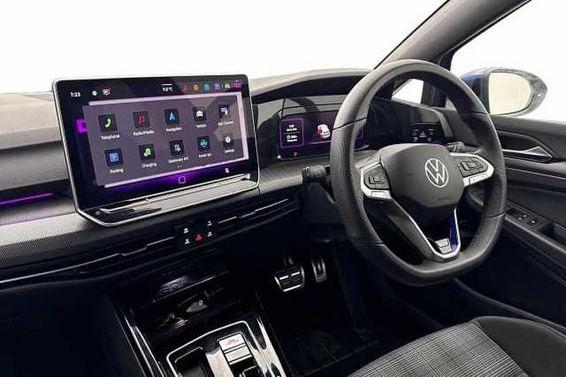 Second-hand VW Golf VIII GTE 272 CP (200 kW) 2025