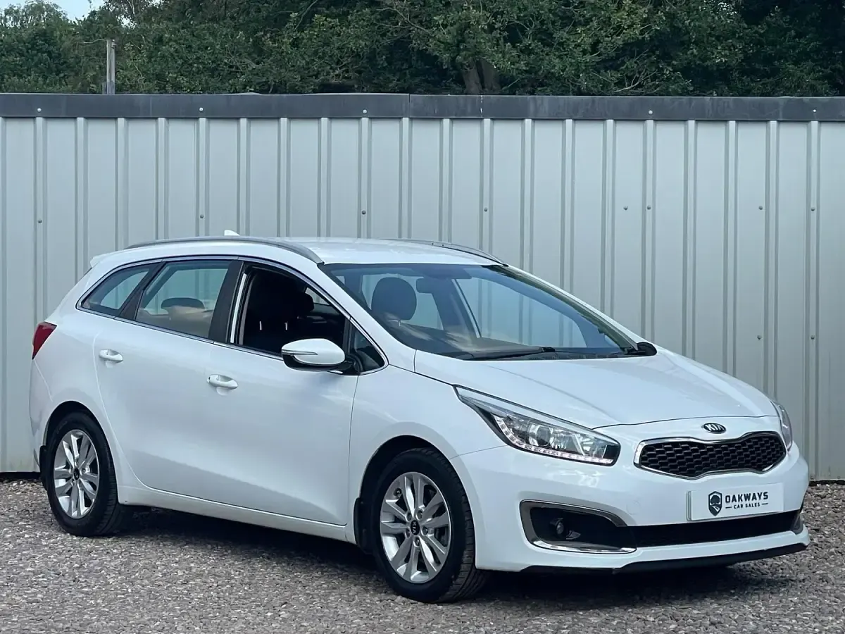 Used Kia Ceed 134 HP (98 kW) 2017 White Hatchback