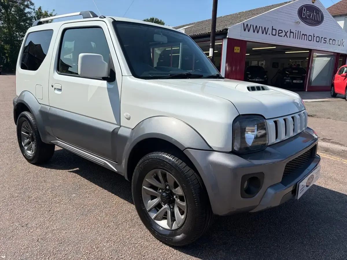 Used Suzuki Jimny Adventure 85 HP (62 kW) 2016 White/grey SUV