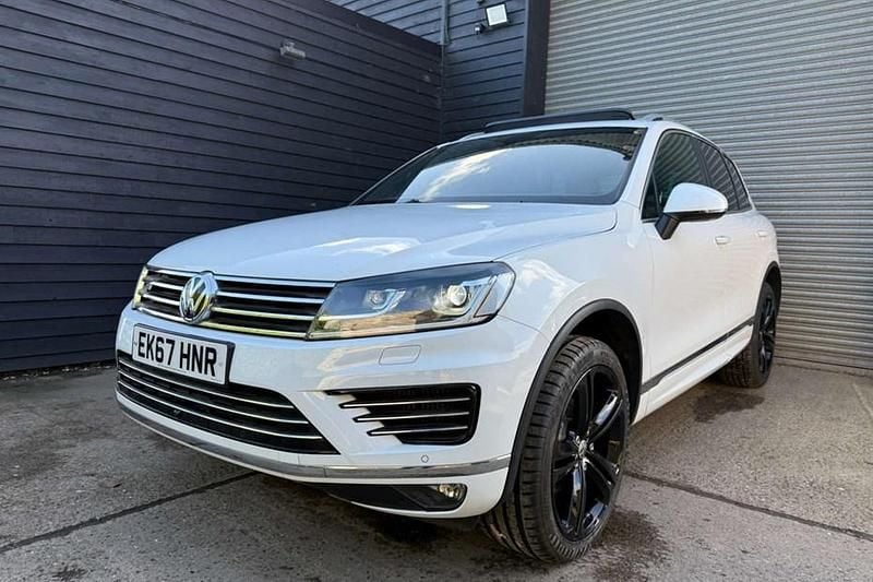 White Used 2017 VW Touareg R-line Plus SUV | £22,500 (Fair price) - Image 1/1