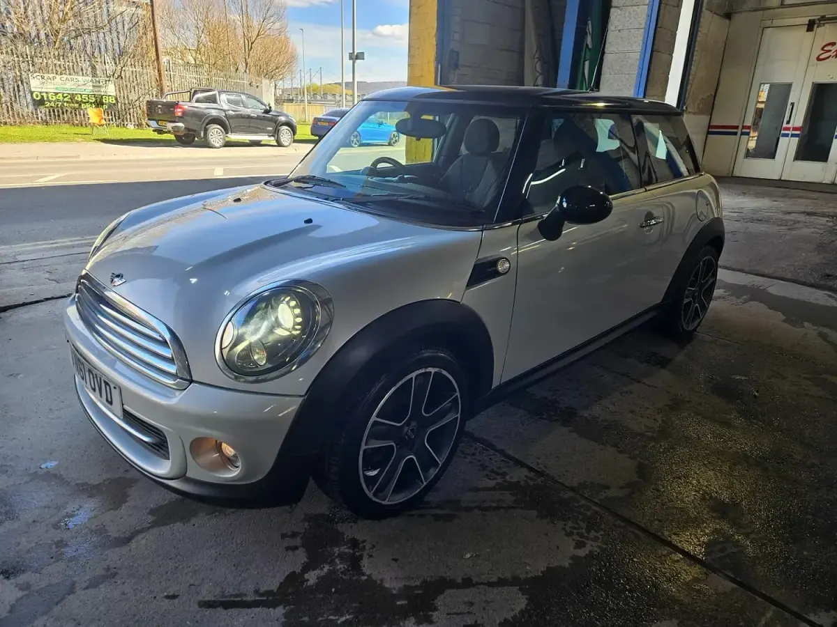 Used Mini Cooper Hatch 122 HP (89 kW) 2011 Silver Hatchback