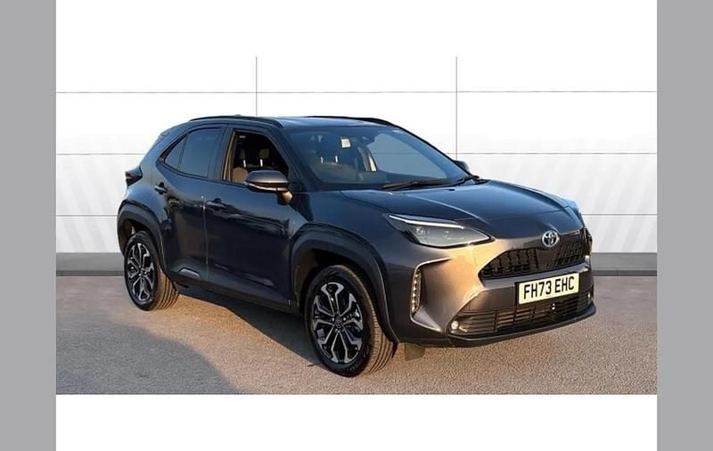 Used Toyota Yaris Cross Design 113 HP (83 kW) 2024 Grey SUV