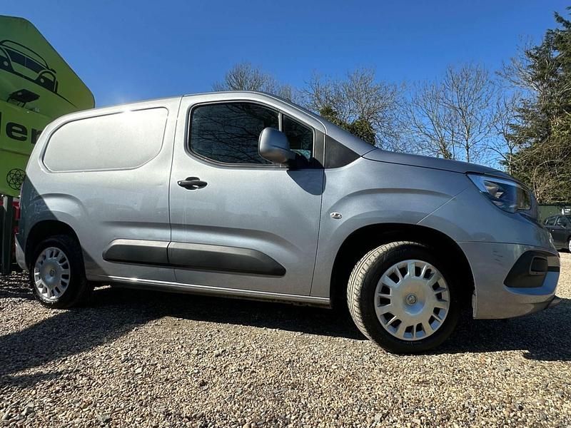 Second-hand Vauxhall Combo Sportive 100 CP (73 kW) 2021 Gri Monovolum