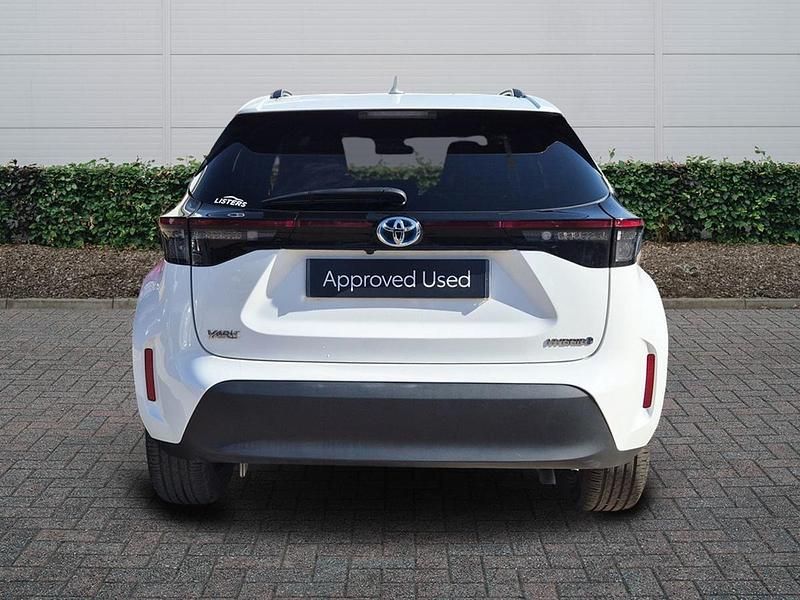 Used Toyota Yaris Hybrid Design 2023 White Hatchback
