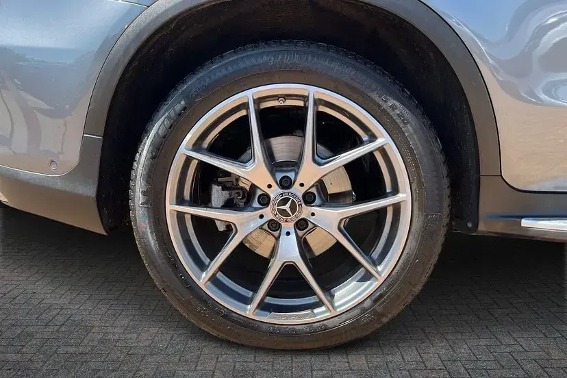 Used Mercedes GLC300 AMG Line Premium 242 HP (177 kW) 2019 Grey SUV