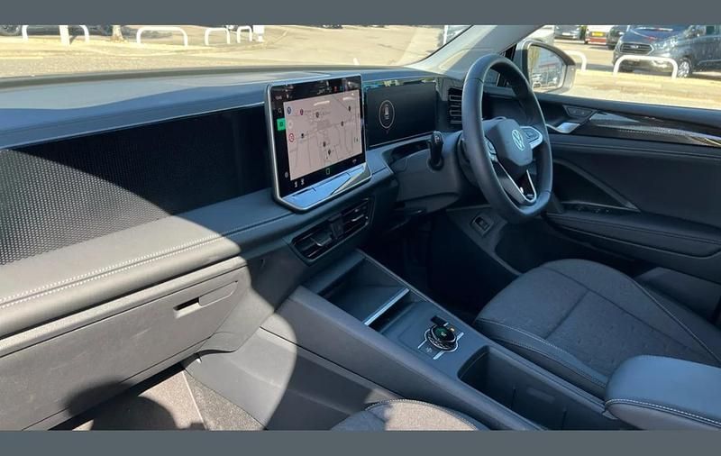 Używany VW Tiguan Match 128 KM (94 kW) 2026 Srebrny SUV