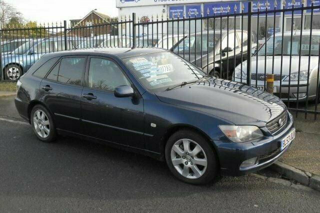 Used Lexus IS200 153 HP (112 kW) 2004 Sedan