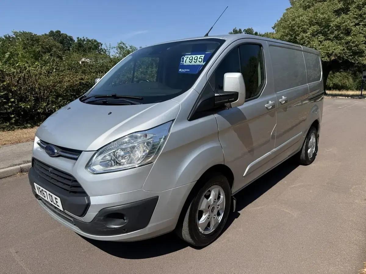 Used Ford Transit Custom Limited 170 HP (125 kW) 2017 Silver Van