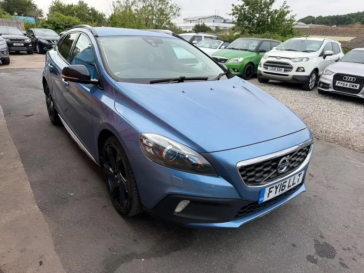Used Volvo V40 2016 Blue Hatchback