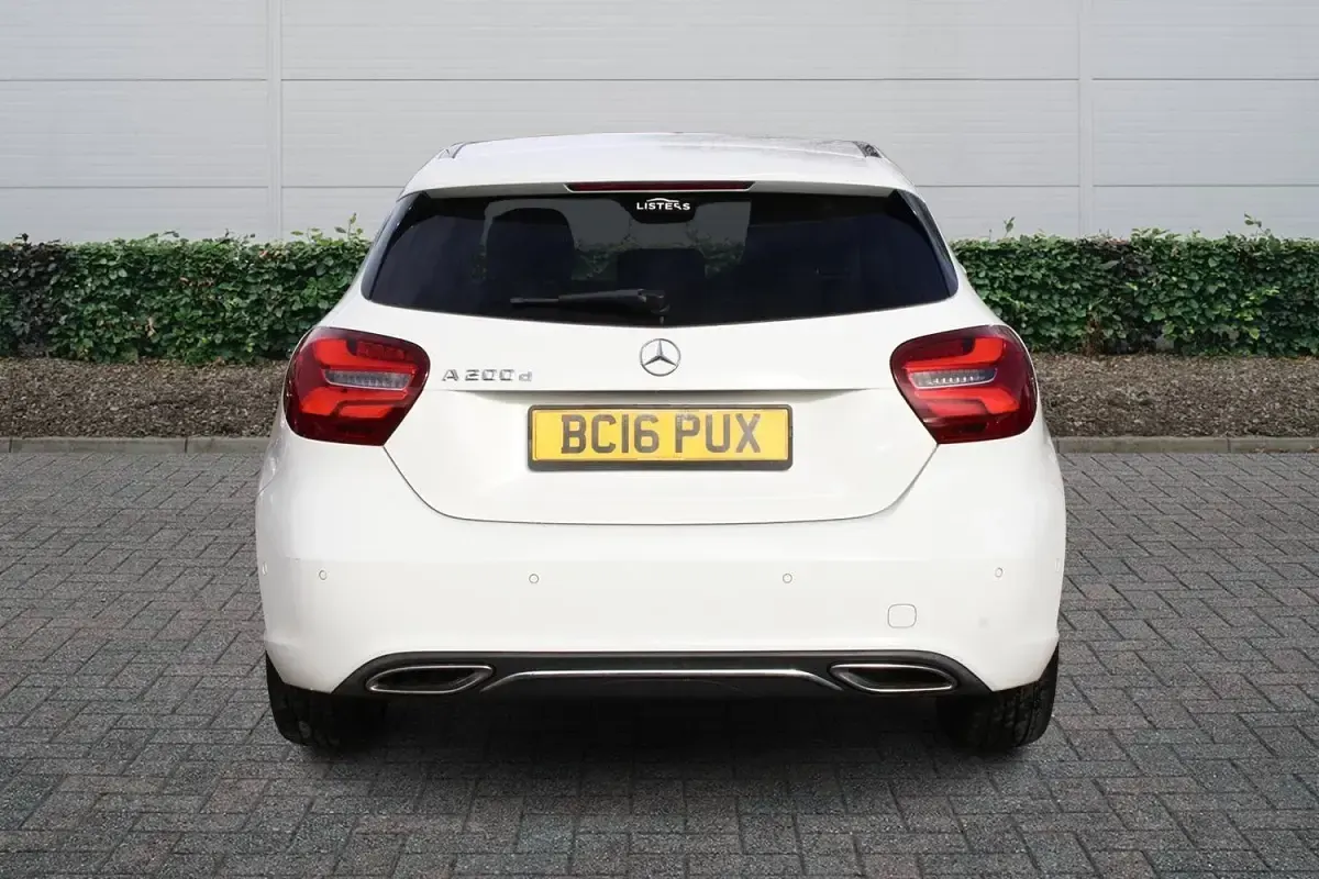 Begagnad Mercedes A200 Premium 156 HK (114 kW) 2016 Vit Halvkombi
