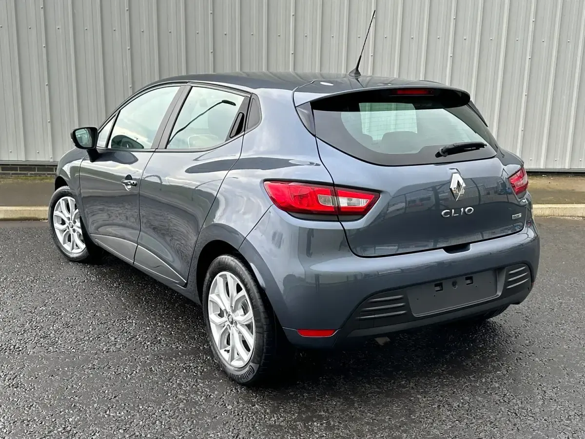 Used Renault Clio IV Play 90 HP (66 kW) 2017 Grey Hatchback