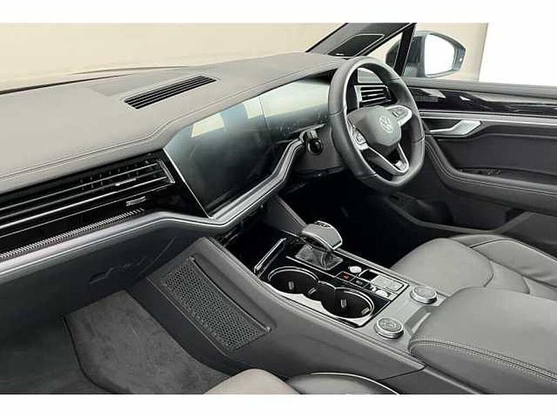 Used VW Touareg 286 HP (210 kW) 2025 SUV