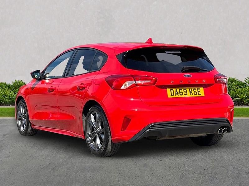 Used Ford Focus ST-Line 125 HP (91 kW) 2019 Red Hatchback