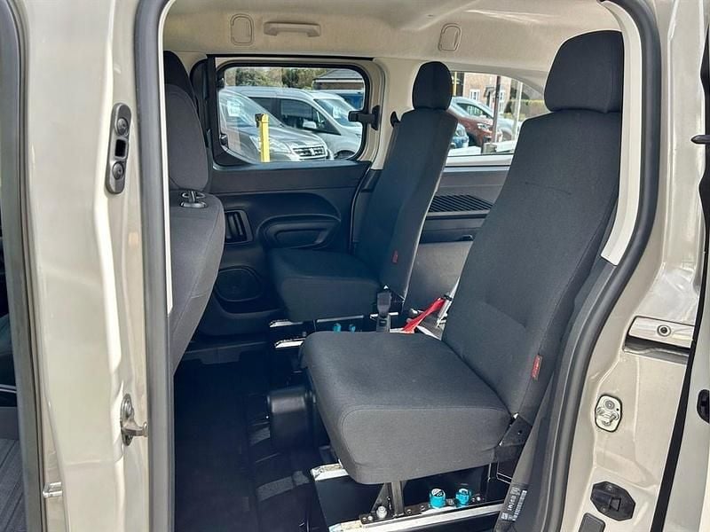 Second-hand Vauxhall Combo S 130 CP (95 kW) 2020 Gri Monovolum