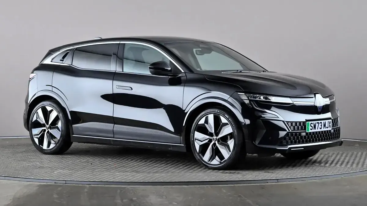 Begagnad Renault Megane E-Tech Techno 159 kW (217 HK) 2024 Svart Halvkombi