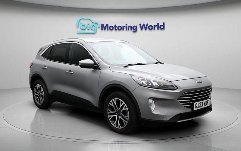 Usado Ford Kuga Titanium 150 CV (110 kW) 2023 Plateado SUV