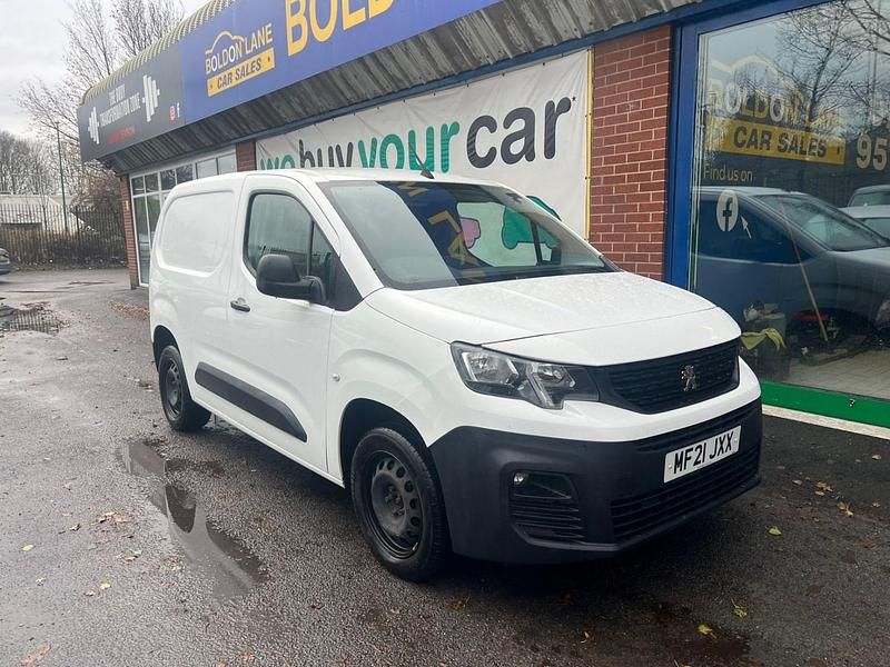 White Used 2021 Peugeot Partner MPV | £4,995 (Fair price) - Image 1/4