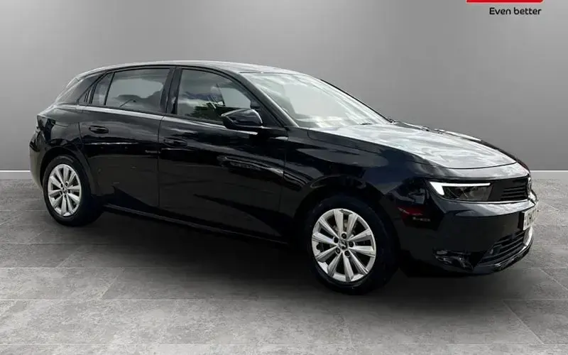 Used Vauxhall Astra Design Edition 131 HP (96 kW) 2023 Hatchback