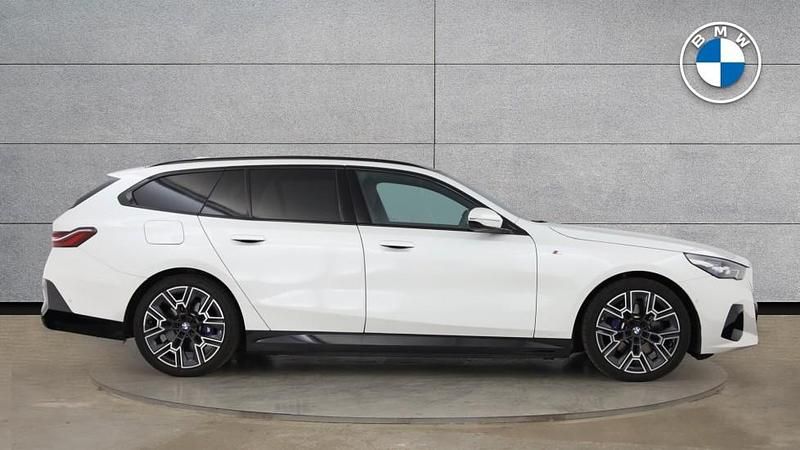 Used BMW 530e M Sport 299 HP (219 kW) 2025 White Estate