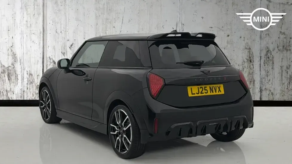 Used Mini Cooper S Hatch 201 HP (147 kW) 2025 Black Hatchback
