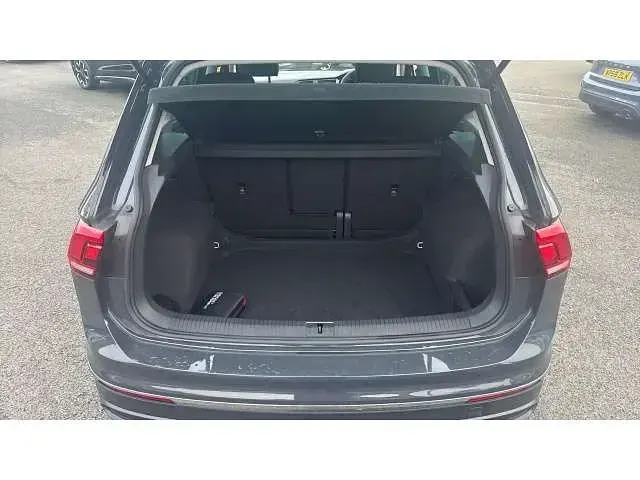 Usado VW Tiguan Life 150 HP (110 kW) 2021 Cinzento SUV